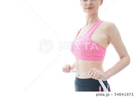 ダイエットをする若い女性 54641973