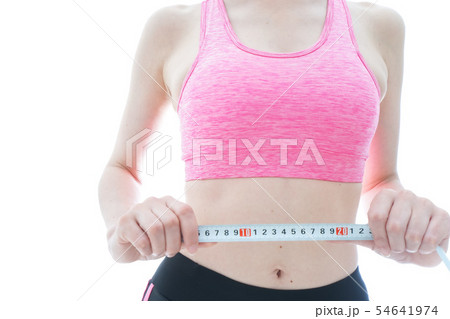 ダイエットをする若い女性 54641974
