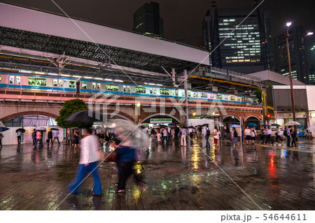 《東京都》新橋駅前・SL広場《雨の夜》 《東京都》新橋駅前・SL広場《雨の夜》 54644611