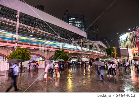 《東京都》新橋駅前・SL広場《雨の夜》 54644612