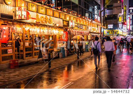 《東京都》新橋・飲み屋街《雨の夜》 《東京都》新橋・飲み屋街《雨の夜》 54644732