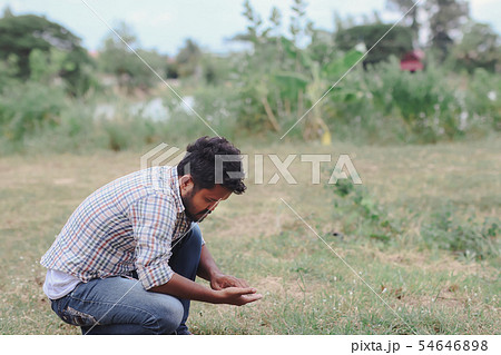 People are watching the soil for farming. 54646898