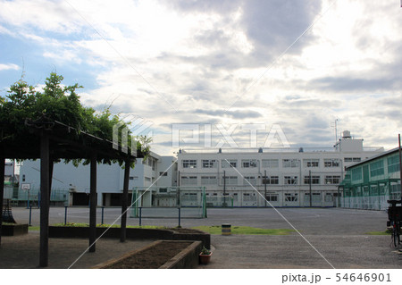 小学校の校舎 夕方 イメージ 小学校の校舎 夕方 イメージ 54646901
