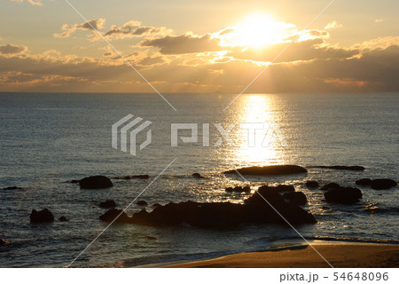 朝日の海岸 54648096