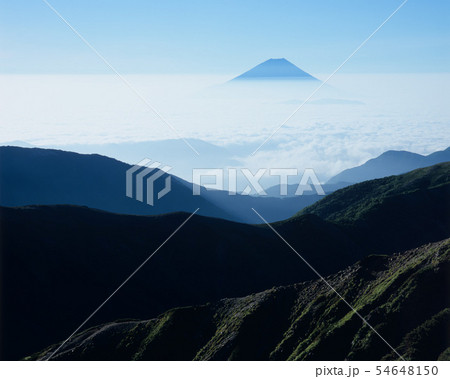 南アルプス塩見岳より富士山を望む 54648150