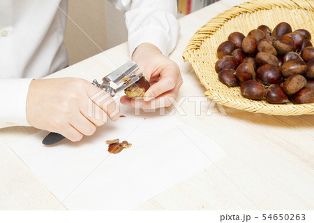 栗の皮むき 栗の皮むき 54650263