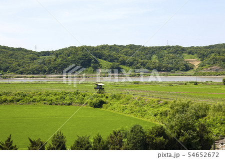 鉄柵 境界 分断 54652672