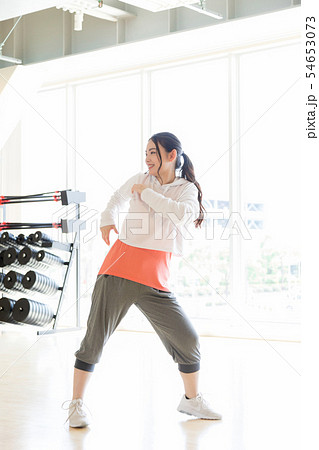 ダンサー　ヒップホップ　スタジオ　フィットネスジム　スポーツジム　 54653073