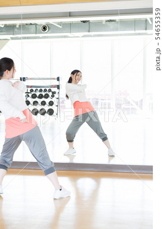 ダンサー　ヒップホップ　スタジオ　フィットネスジム　スポーツジム　 54655359