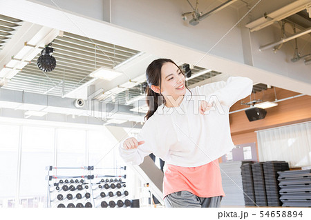 ダンサー　ヒップホップ　スタジオ　フィットネスジム　スポーツジム　 54658894