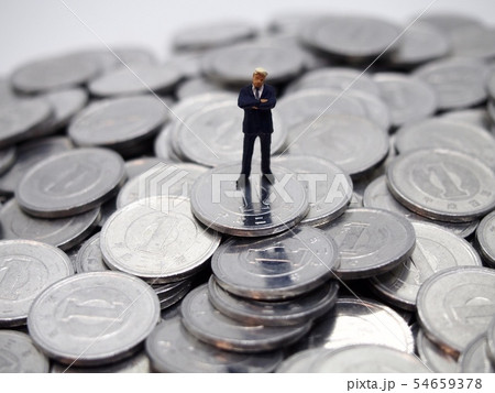 ビジネスマンと1円玉 54659378