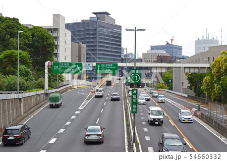 首都高速 都心環状線竹橋ジャンクション付近を走る自動車 54660332
