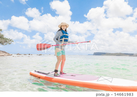 海外旅行イメージ　海　人物　サップ　レジャー 54661983