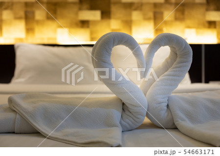 folded swans bird of fresh white bath tow folded swans bird of fresh white bath tow 54663171
