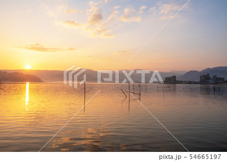 東郷池 夜明け　朝日 54665197