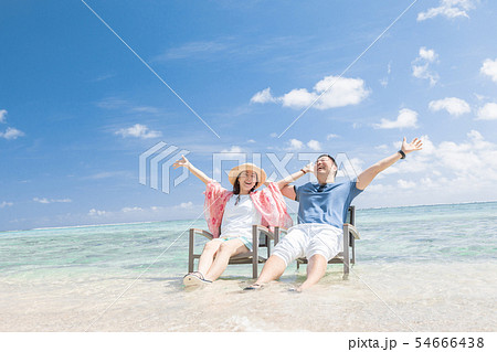 海外旅行イメージ　ビーチ　海　人物 54666438