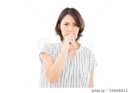 若い女性　カジュアル　風邪　ネガティブイメージ 54666812