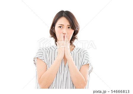 若い女性　カジュアル　口臭　冷え性　ネガティブイメージ 54666813