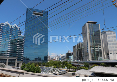 神戸駅　ホームから見た駅前のビル 54668148