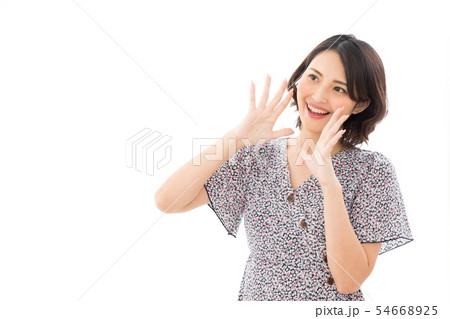 若い女性　カジュアル　応援　声援 54668925