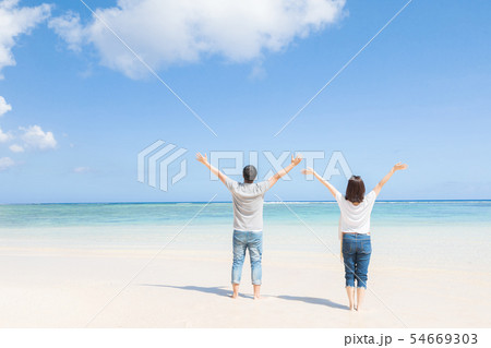 海外旅行イメージ　ビーチ　海　人物 54669303