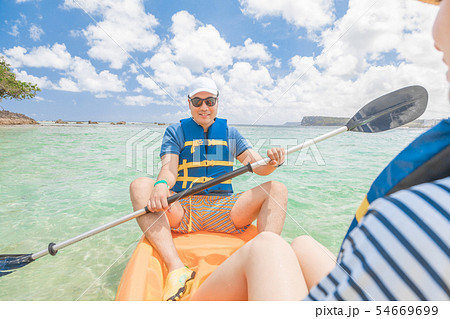 海外旅行イメージ 海 人物 カヤック レジャー 海外旅行イメージ 海 人物 カヤック レジャー 54669699