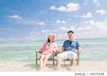 海外旅行イメージ　ビーチ　海　人物 54670268