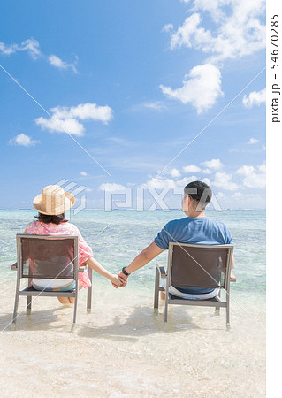 海外旅行イメージ　ビーチ　海　人物 54670285