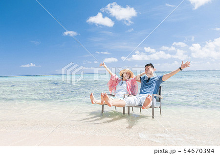 海外旅行イメージ　ビーチ　海　人物 54670394