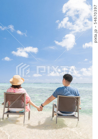 海外旅行イメージ　ビーチ　海　人物 54670397