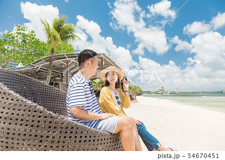 海外旅行イメージ　ビーチ　海　人物　 54670451