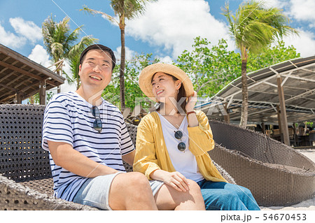 海外旅行イメージ　ビーチ　海　人物　 54670453