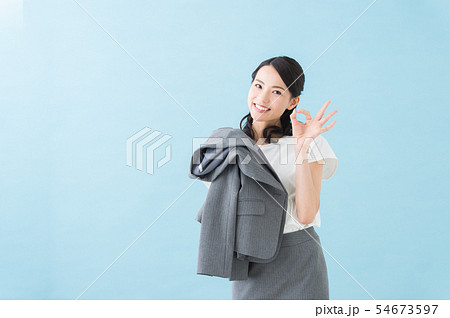 働く女性の匂い（ブルーバック） 54673597