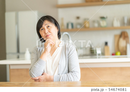 ミドル　女性 54674081