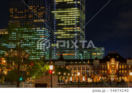 東京駅 丸の内口の夜景 東京駅 丸の内口の夜景 54674240