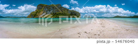 Panorama of Bacuit bay beautiful tropical islands and sandbar, impressive cloudscape Palawan. El 54676040