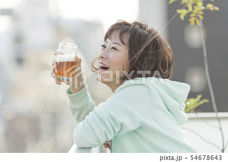 若い女性 若い女性 54678643