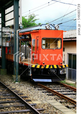 紫陽花の季節…梅雨に濡れる箱根登山鉄道 54680739