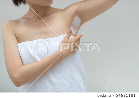 a thirty-something woman a thirty-something woman 54681181