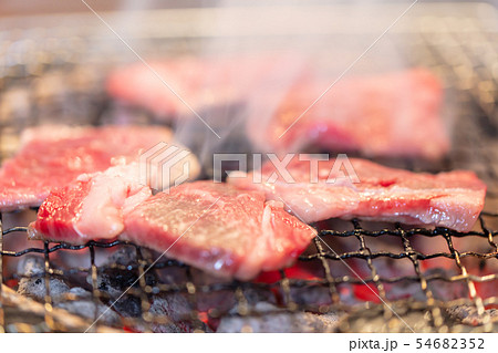 焼肉･カルビ_バーベキュー･BBQ･bbq･炭火焼･網焼･備長炭･七輪･キャンプ･食事･食べ物･炭 54682352