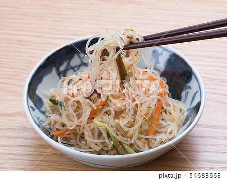 鶏肉と春雨のサラダ 54683663