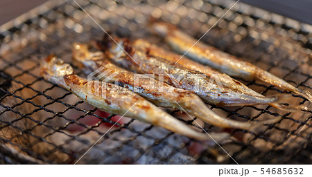 子持ちシシャモ(カペリン)･BBQ･bbq･炭火焼･網焼･備長炭･七輪･キャンプ･食事･食べ物･炭 54685632