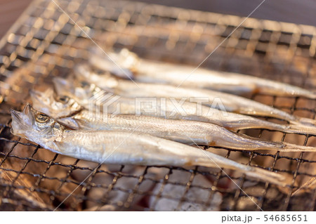 子持ちシシャモ(カペリン)･BBQ･bbq･炭火焼･網焼･備長炭･七輪･キャンプ･食事･食べ物･炭 54685651