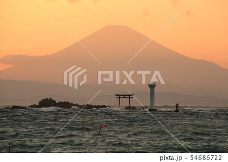 真名瀬海岸から望む夕暮れの空 54686722