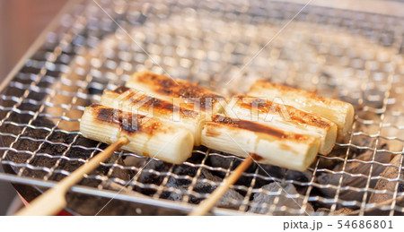 ネギ:ねぎの串焼き・BBQ・bbq・炭火焼・網焼・備長炭・七輪・キャンプ・食事・食べ物・炭 ネギ:ねぎの串焼き・BBQ・bbq・炭火焼・網焼・備長炭・七輪・キャンプ・食事・食べ物・炭 54686801