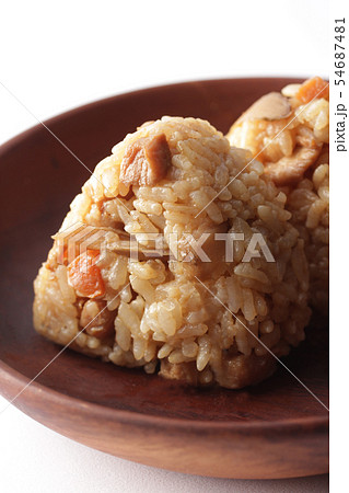 かしわ飯・とりめしのおにぎり 54687481