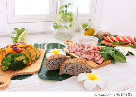 食卓　ボタニカルイメージ 54687805