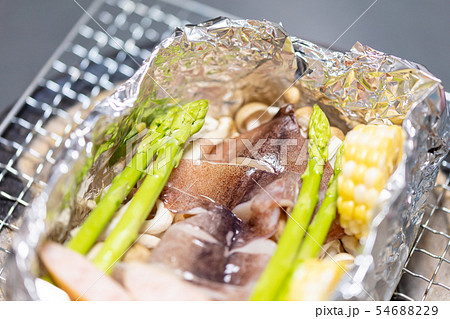 ホイル焼き・包み焼き･BBQ･bbq･炭火焼･網焼･備長炭･七輪･キャンプ･食事･食べ物･炭 54688229