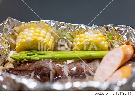 ホイル焼き・包み焼き･BBQ･bbq･炭火焼･網焼･備長炭･七輪･キャンプ･食事･食べ物･炭 54688244