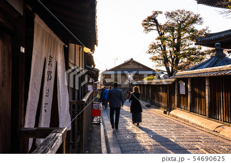 《京都府》八坂の塔を望む・清水寺参道 《京都府》八坂の塔を望む・清水寺参道 54690625